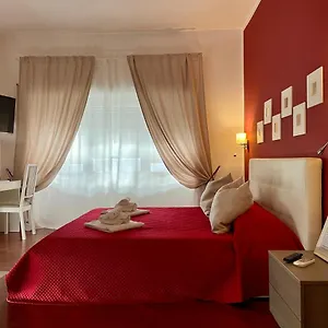 Couette-café Le Coq, Rome